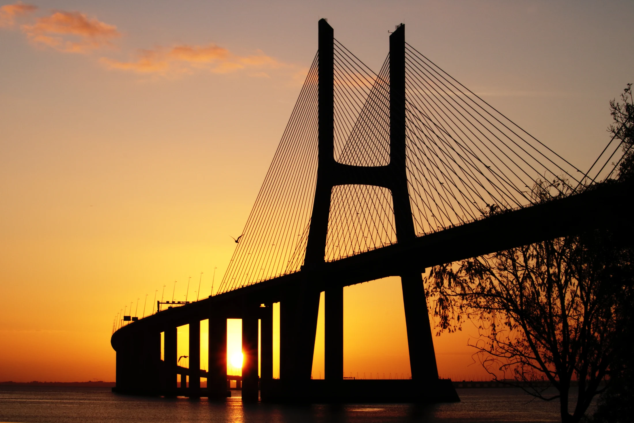 Ponte Vasco da Gama ao nascer do sol, Lisboa
